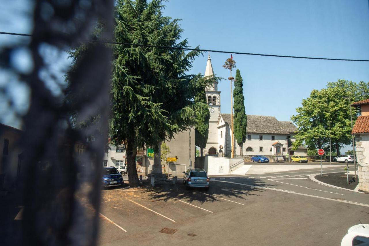 Apartma Na Skdnu Dutovlje エクステリア 写真
