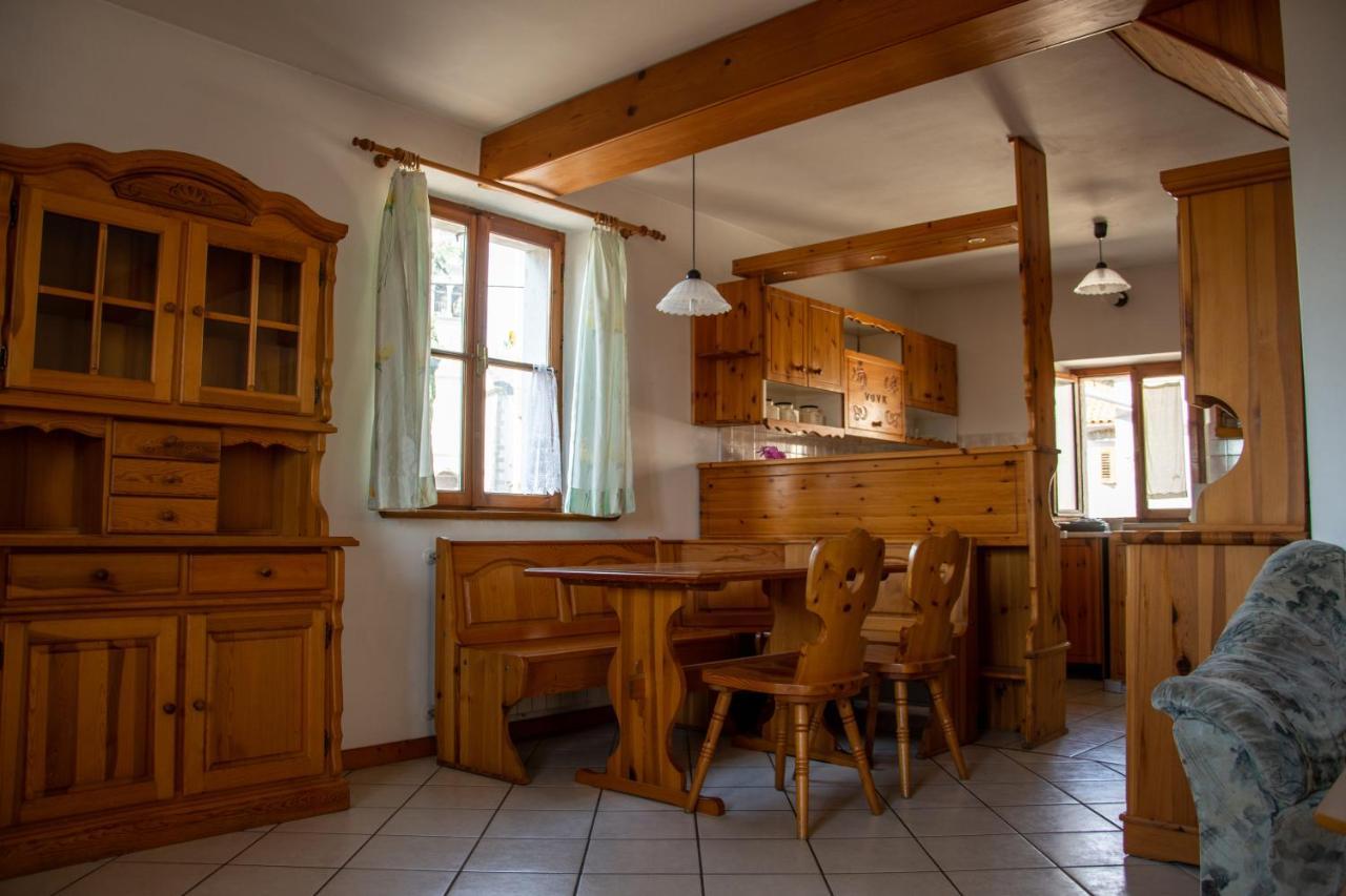 Apartma Na Skdnu Dutovlje エクステリア 写真